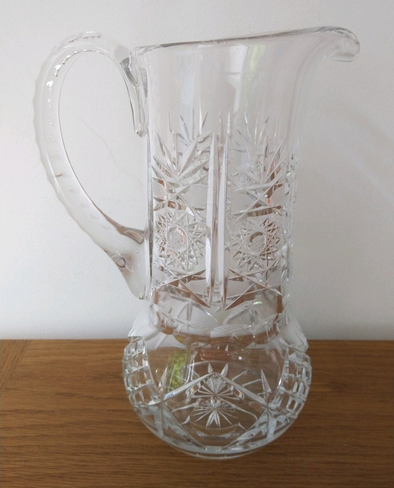 Schenkkan van geslepen kristal met patronen 24 cm hoog, Ophalen of Verzenden