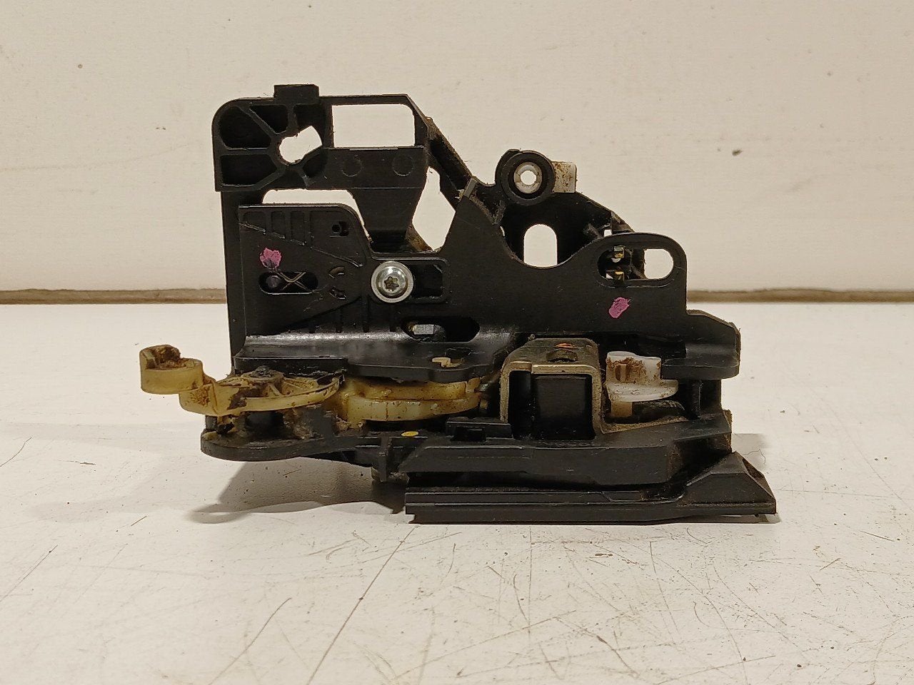 Slot mechaniek portier links achter Dacia Sandero, Dacia, Onderdelen@venauto.nl, Van der Ven Autorecycling B.V., Gebruikt