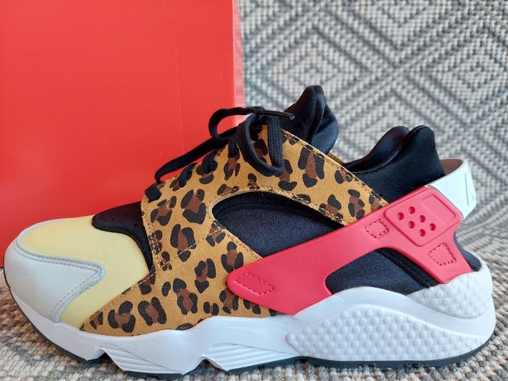 Nike Air Huarache SNKRS Day 46, Overige kleuren, Nike, Ophalen of Verzenden, Sneakers of Gympen