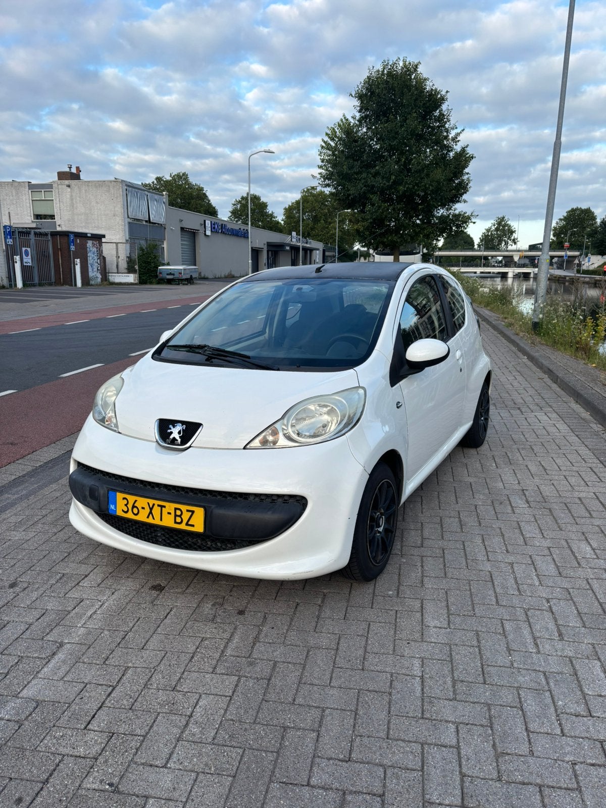 Peugeot 107 1.0 12V 3DR 2007 Wit Airco nieuwe apk+koppeling, Auto's, Voorwielaandrijving, 4 stoelen, Origineel Nederlands, Handgeschakeld