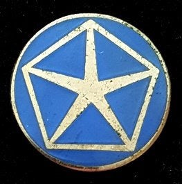 Chrysler pentaster pin- lichtblauw, Verzenden, Nieuw, Transport, Speldje of Pin