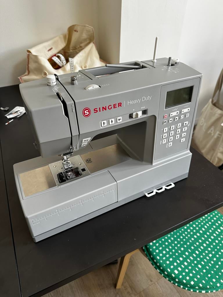 Singer 6805C heavy duty, Ophalen of Verzenden, Zo goed als nieuw, Naaimachine, Singer