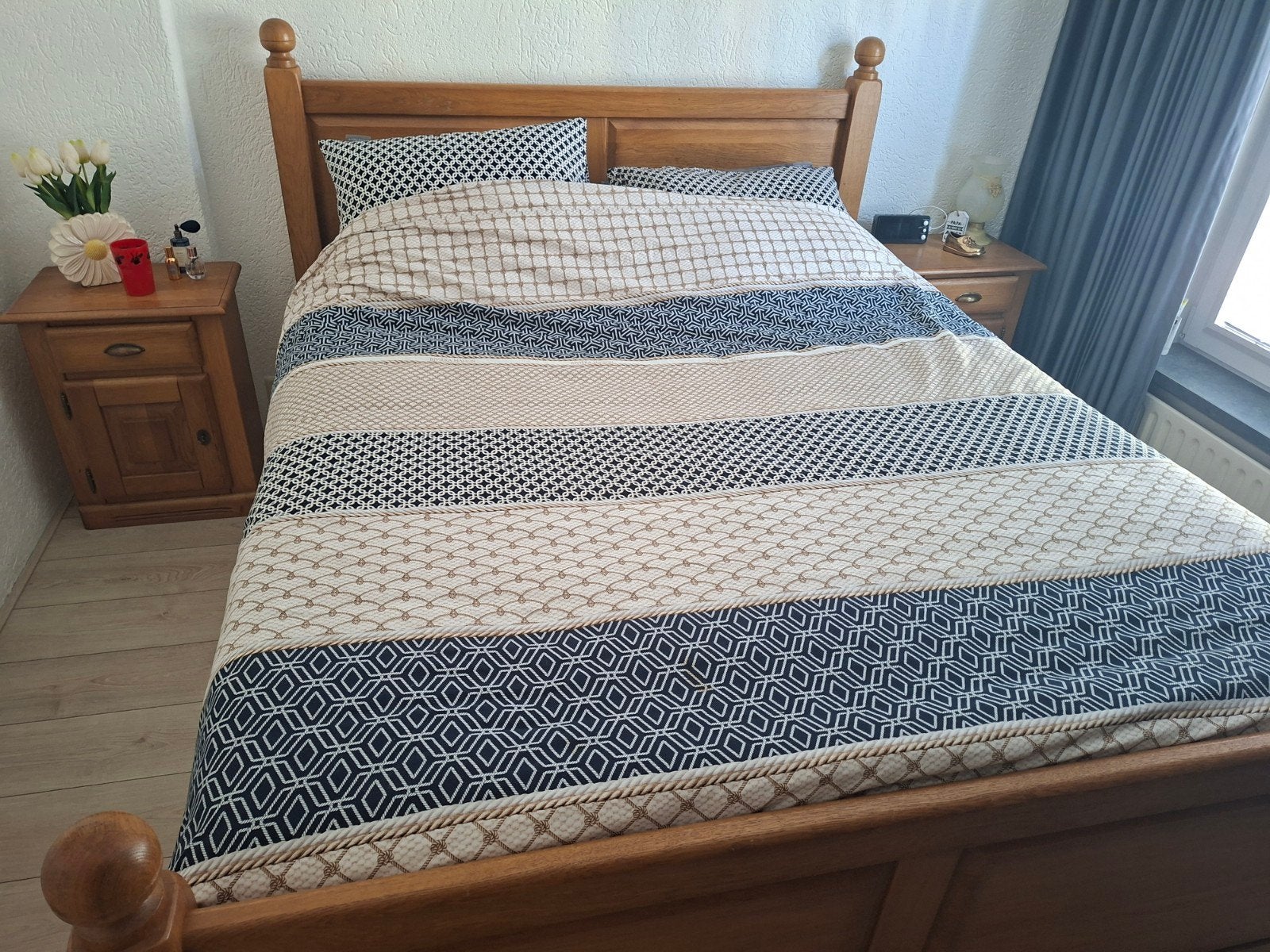 Massief Eiken houten tweepersoonsbed met nachtkastjes, Huis en Inrichting, Ophalen, Gebruikt, Bruin, Tweepersoons