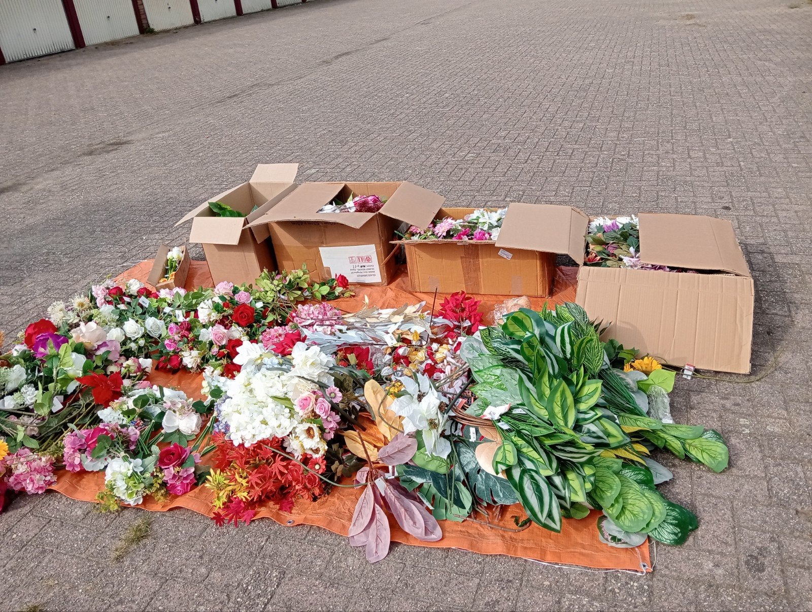 Grote partij diverse kunstbloemen en -planten, Ophalen, Binnen, Overige typen, Nieuw