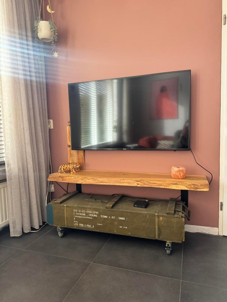 Tv meubel met plank en legerkist, Ophalen, Zo goed als nieuw, Vleugel
