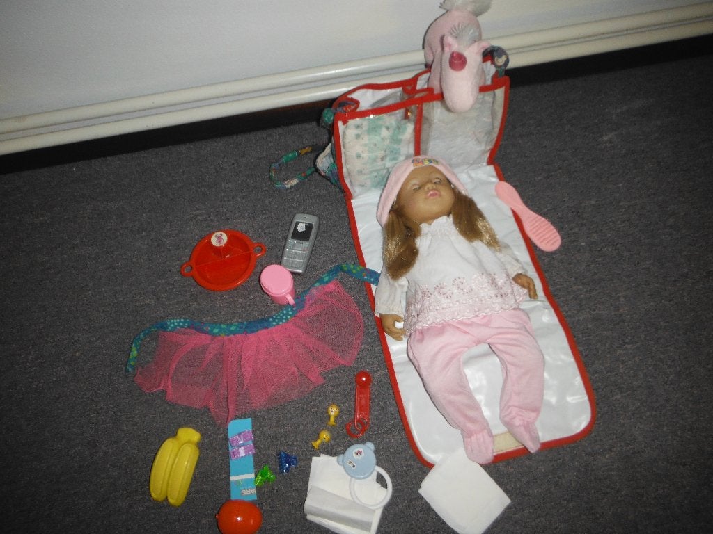 baby chou chou met verzorgingsdtas met acc, Ophalen of Verzenden, Zo goed als nieuw, Babypop