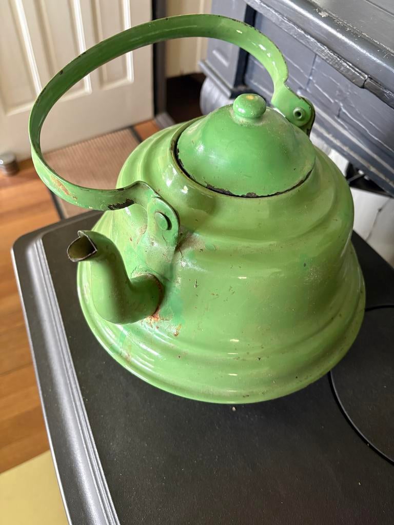 Groene emaille ketel, Ophalen