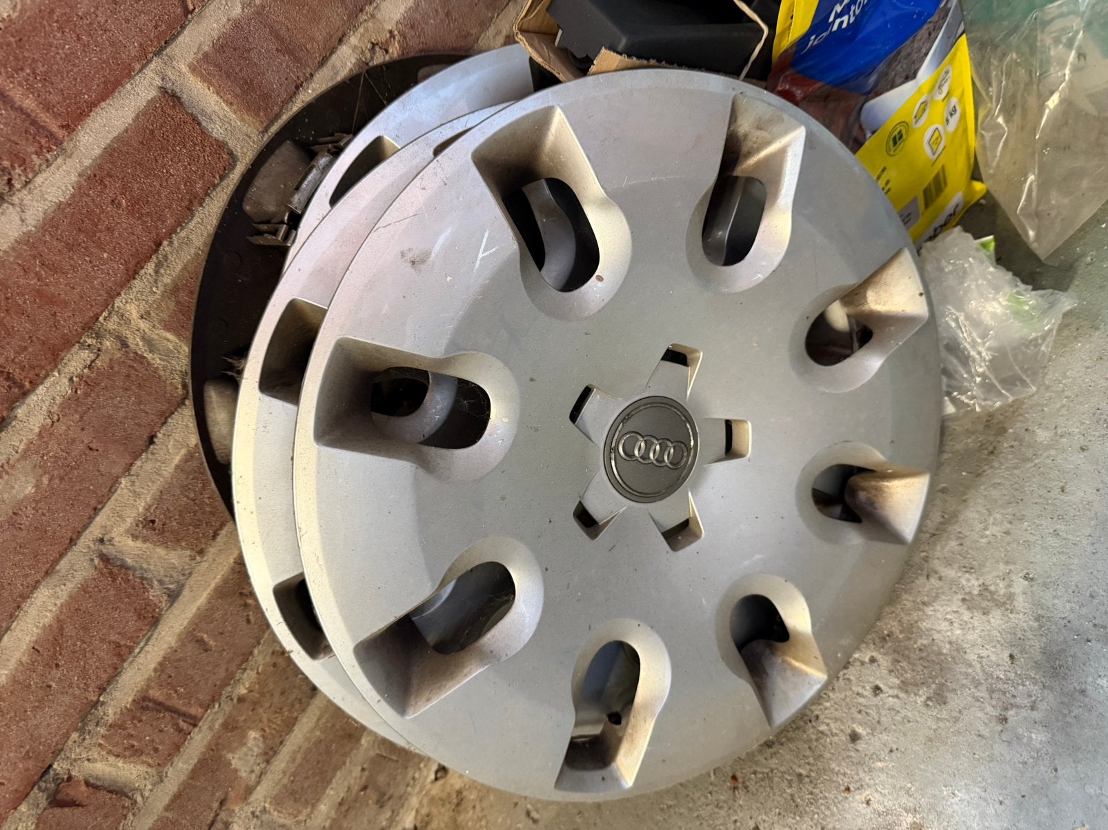 Audi A1 wieldoppen, Ophalen, Gebruikt
