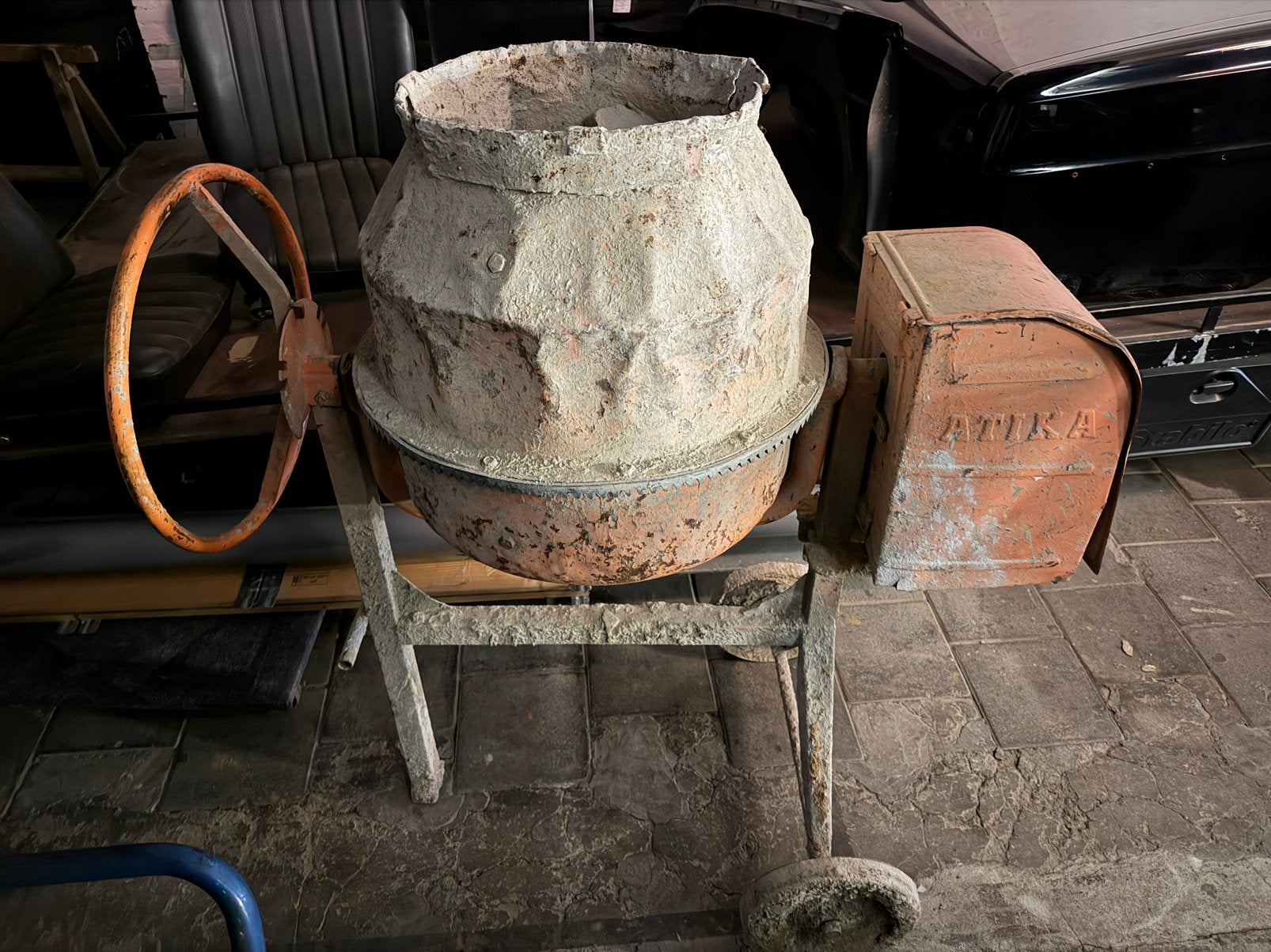 Atika betonmolen cement molen, Ophalen, Zo goed als nieuw
