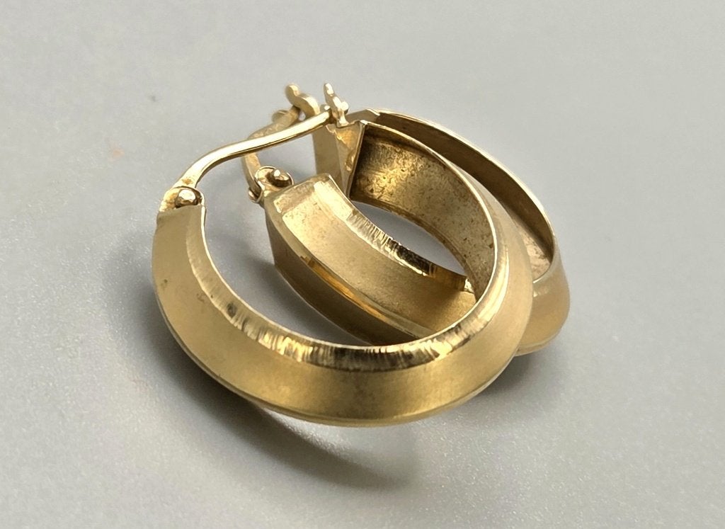 Gouden gematteerde oorbellen/creolen. 2026/416, Hangers, ., Ophalen of Verzenden, Zo goed als nieuw