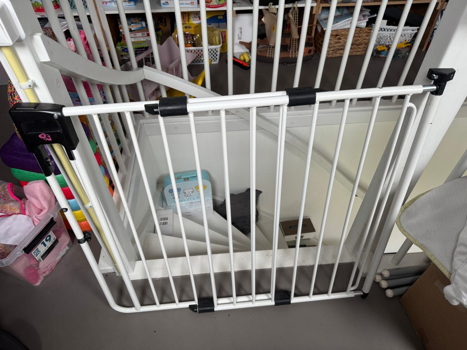 Verstelbaar Traphekje a3 safetydoor, Kinderen en Baby's, Ophalen, Zo goed als nieuw, 115 cm of meer, Metaal of IJzer