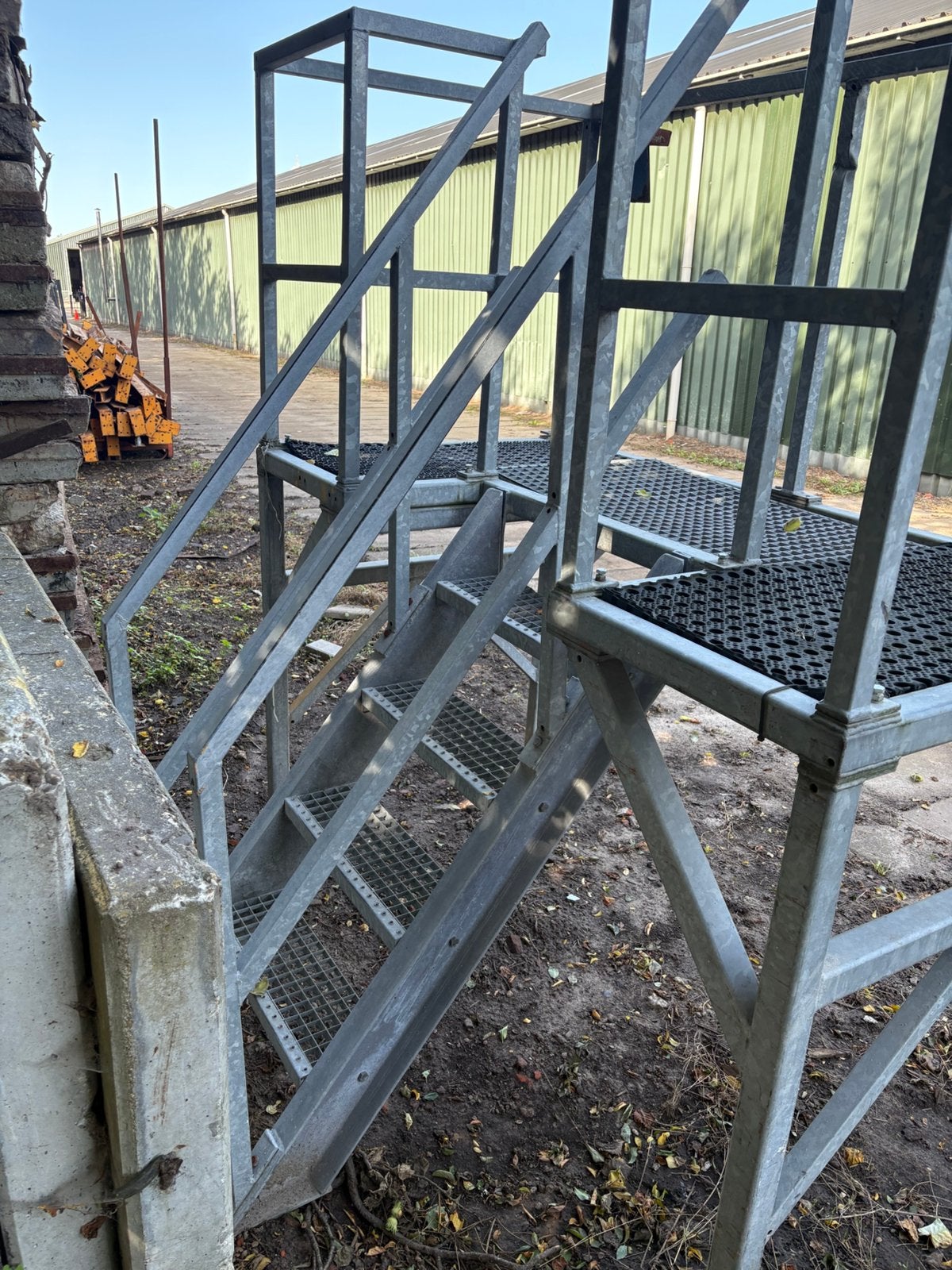Industrieel werkbordes met trap, Doe-het-zelf en Verbouw, Ophalen, 2 tot 5 meter, Gebruikt, .