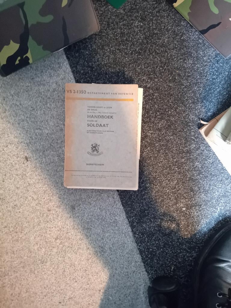 technische handboeken, Verzenden, Zo goed als nieuw, Landmacht, 1945 tot heden