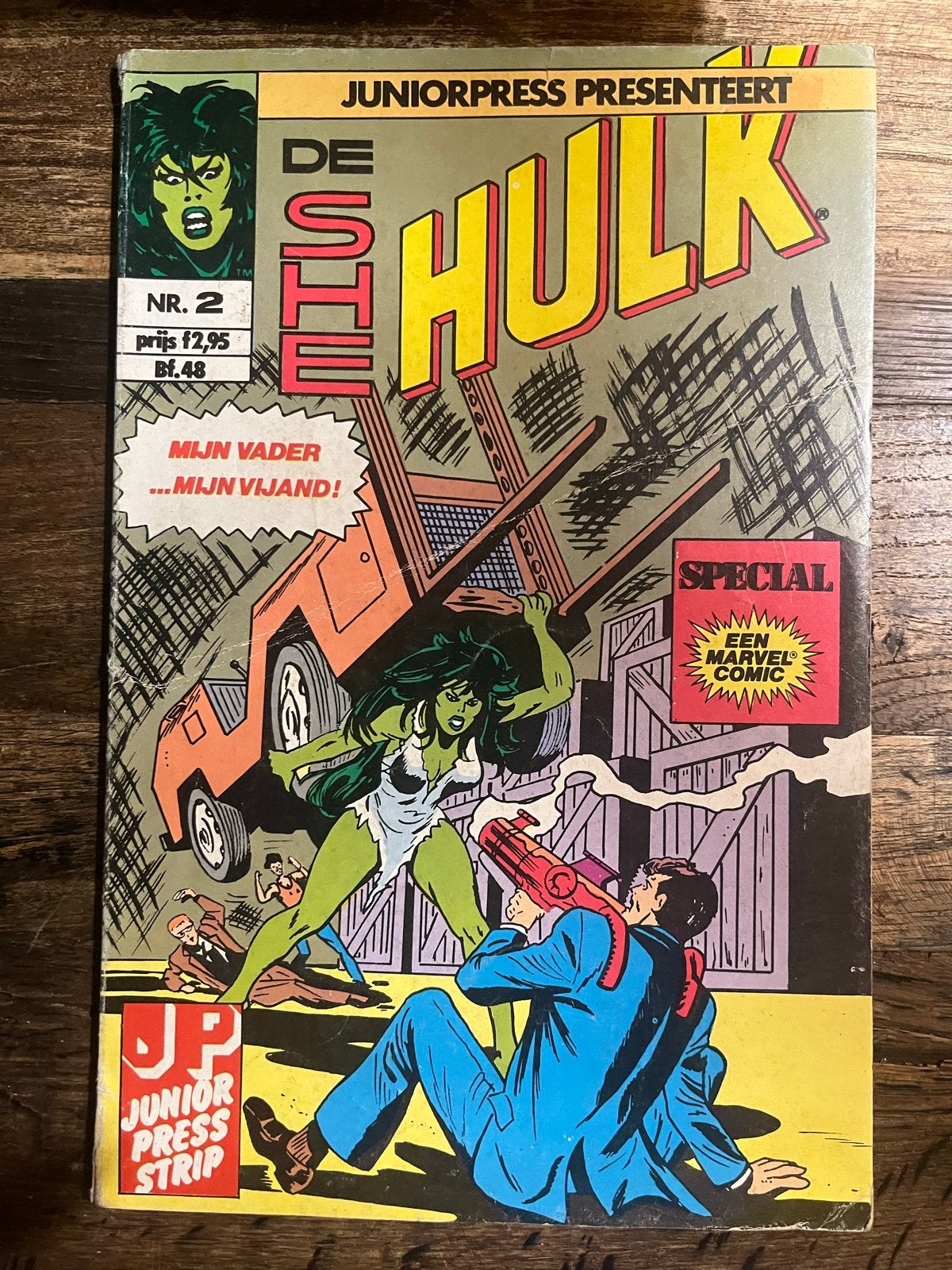 De She-Hulk Nr. 2 - Juniorpress Presenteert, Eén stripboek, Verzenden, Gelezen