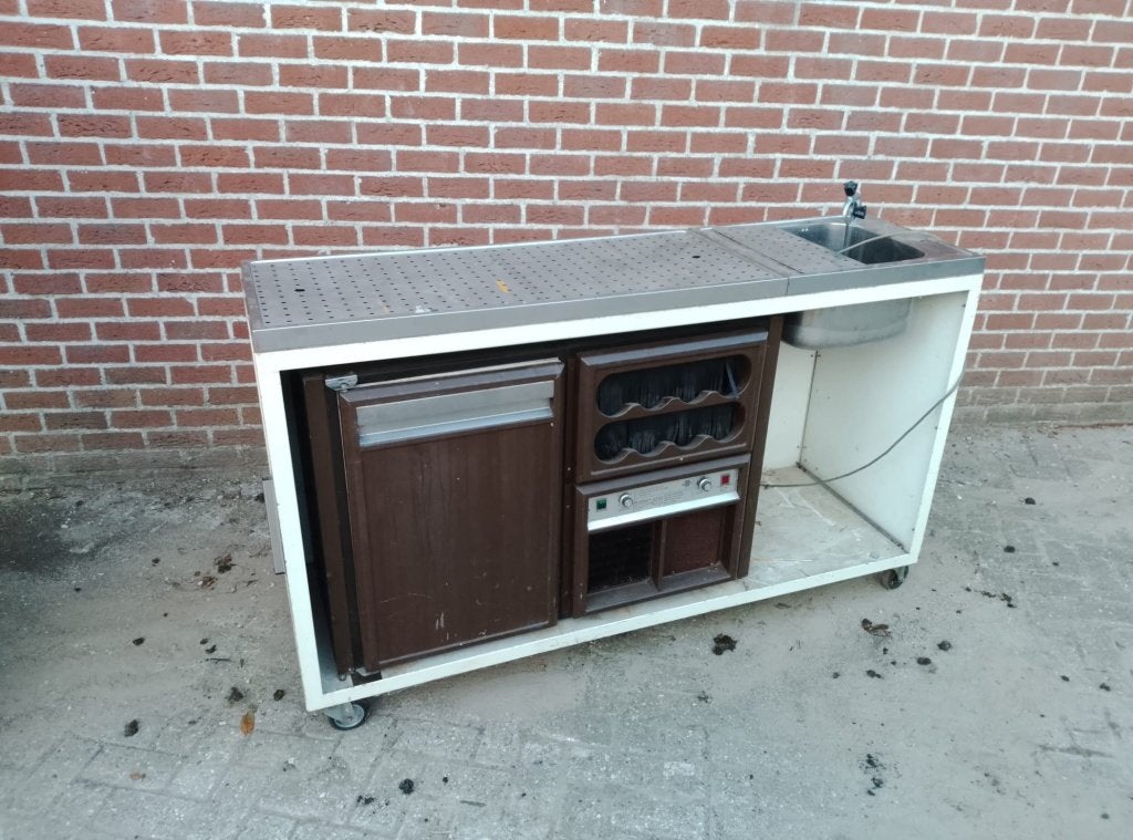 Koeling met flessen nest en rvs blad en spoelbak, Huis en Inrichting, Keuken | Complete keukens, Ophalen, Gebruikt, Staal of Rvs