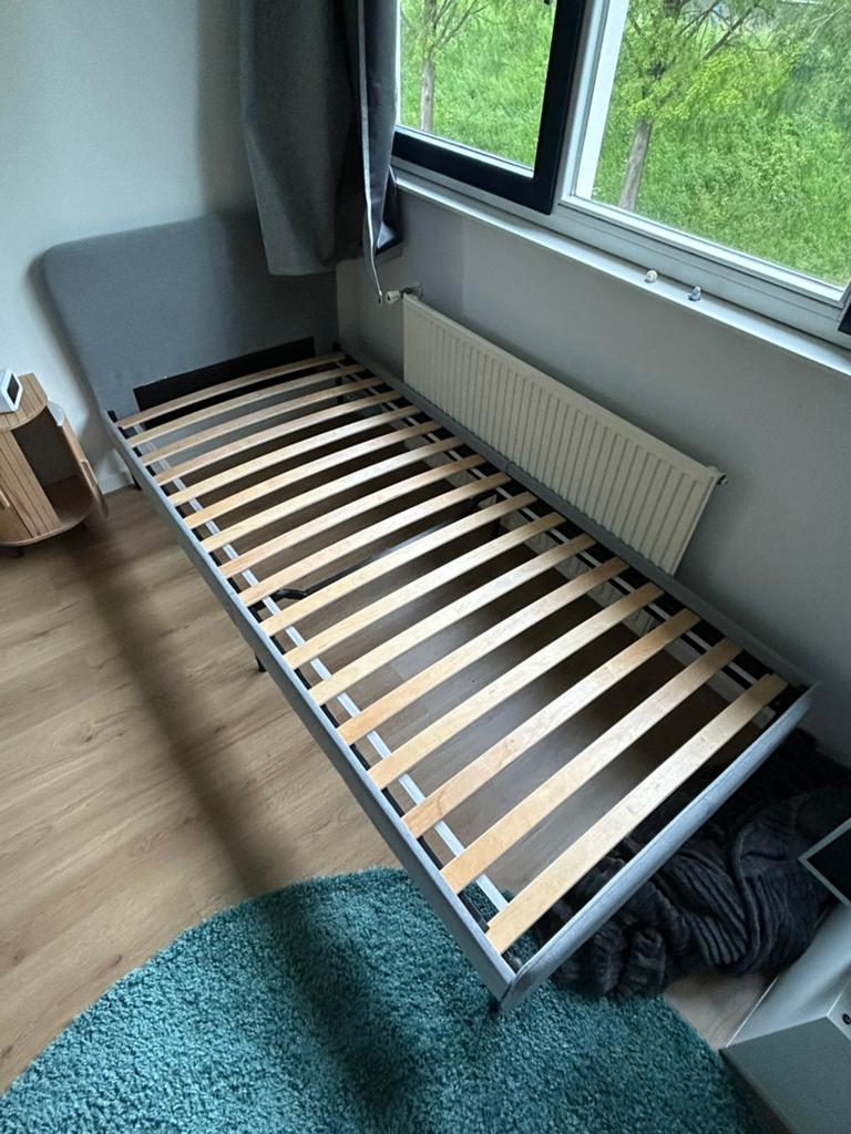 Ikea Slattum Eenpersoonsbed met gestoffeerd hoofdeinde, Ophalen, Gebruikt, 90 cm, Eenpersoons
