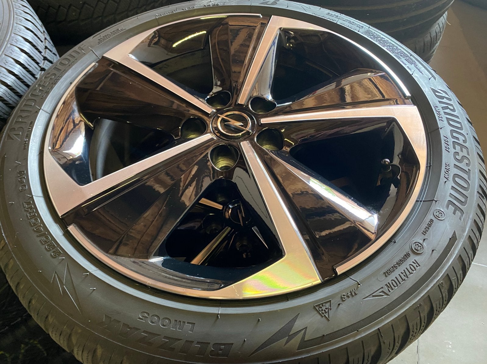 NIEUWE (demo) 17” Opel Astra L velgen + A merk winterbanden, Banden en Velgen, Nieuw, 17 inch, 225 mm