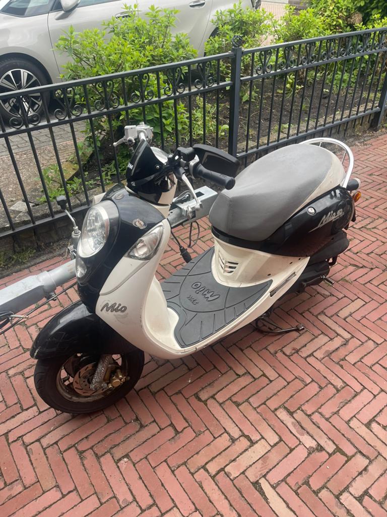 Sym mio 50 Brom, Fietsen en Brommers, Scooters | SYM, Maximaal 45 km/u, Zo goed als nieuw, Benzine, 50 cc