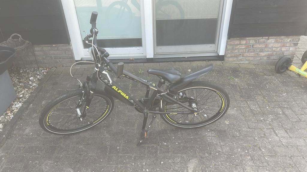 Te koop nog nette Alpina fiets 24 Inch, Fietsen en Brommers, Steps, Ophalen of Verzenden, Zo goed als nieuw, Gewone step