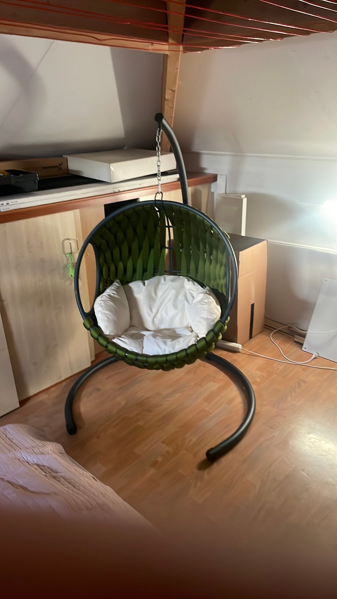 Mooie groene hangstoel, Tuin en Terras, Ophalen, Zo goed als nieuw, Kunststof