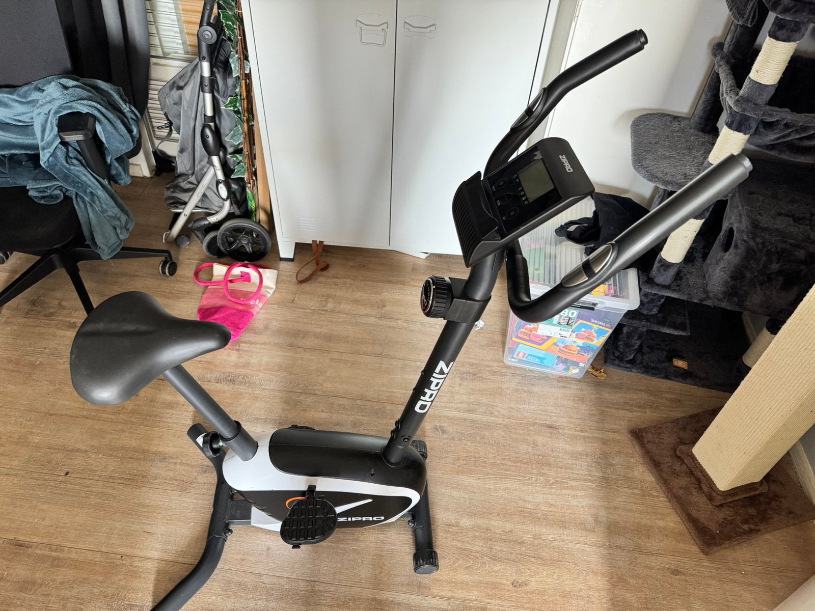 Zipro Hometrainer - Compact en Efficiënt, Sport en Fitness, Ophalen, Gebruikt, Metaal, Benen