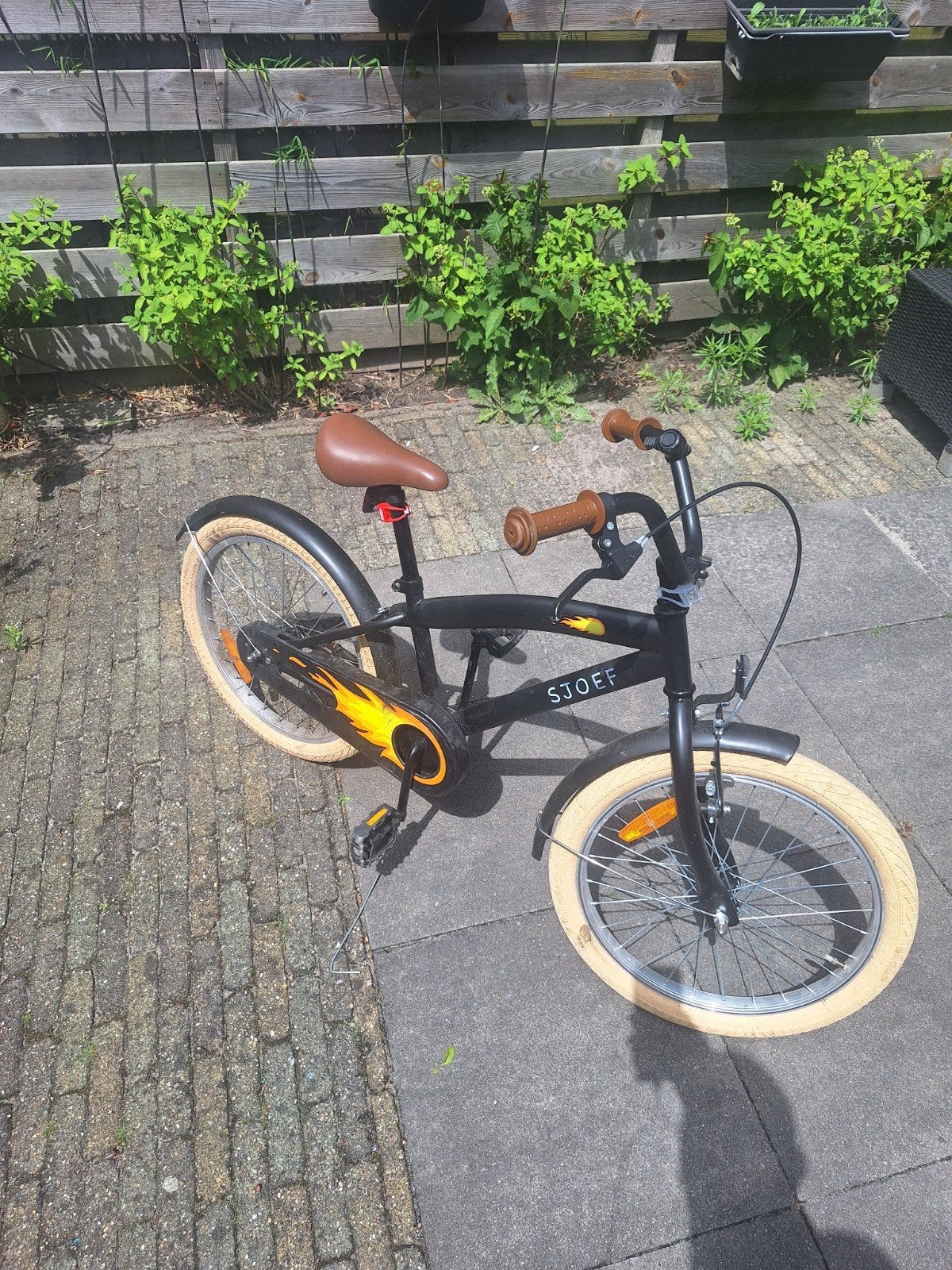 SJOEFF kinderfiets, zwart met bruin zadel, Fietsen en Brommers, Fietsen | Kinderfietsjes, Ophalen