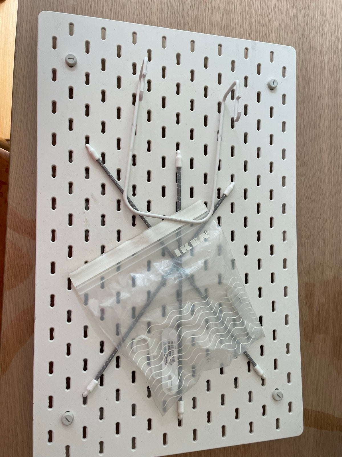 IKEA Skådis ophangbord met accessoires, Kunststof, Ophalen of Verzenden, Zo goed als nieuw, Modern