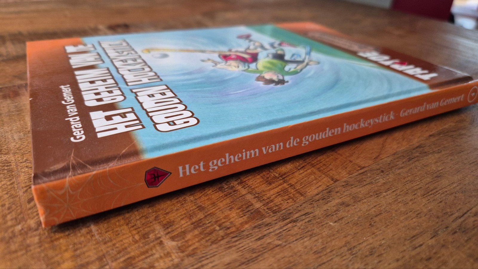 Het Geheim van de Gouden Hockeystick - Gerard van Gemert, Boeken, Ophalen, Zo goed als nieuw, Gerard van Gemert, Fictie algemeen