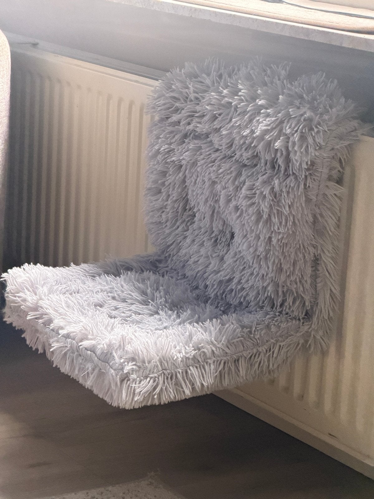 Zachte fluffy Ligplek Hanger aan de radiator voor katten, Ophalen, Zo goed als nieuw