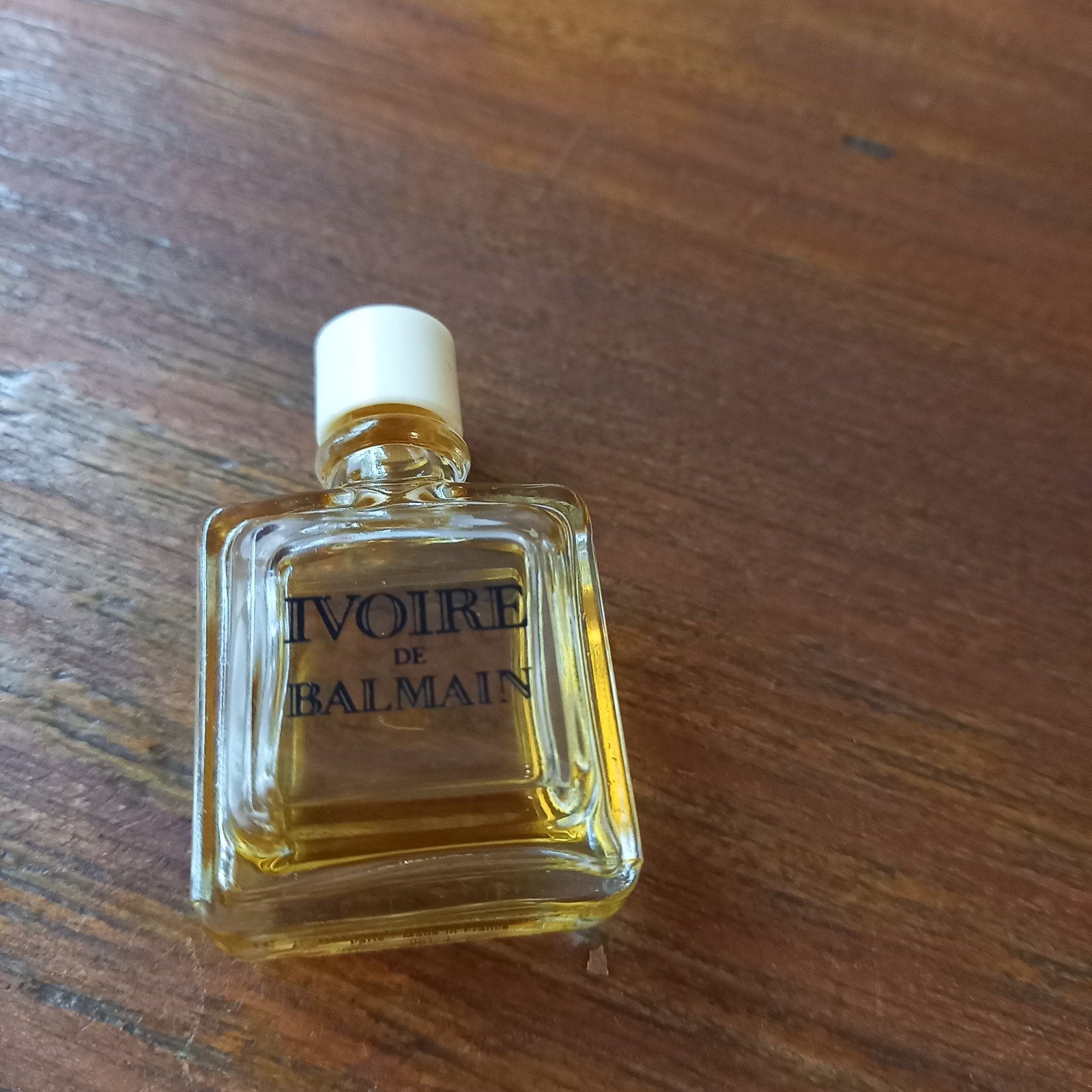 Vintage parfum miniatuur: Ivoire de Balmain jaren 80 halfvol, Verzamelen, Verzenden, Miniatuur