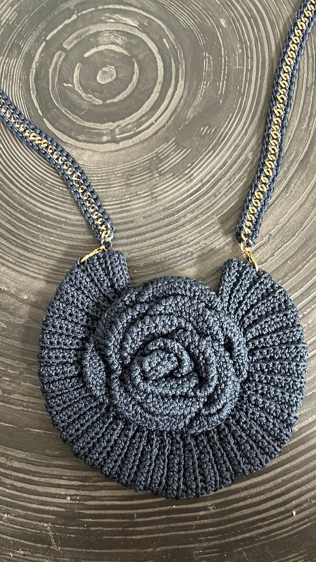 Mooie zelfgehaakte schoudertas - diameter 20cm, Sieraden, Tassen en Uiterlijk, Tassen | Damestassen, Ophalen of Verzenden, Nieuw