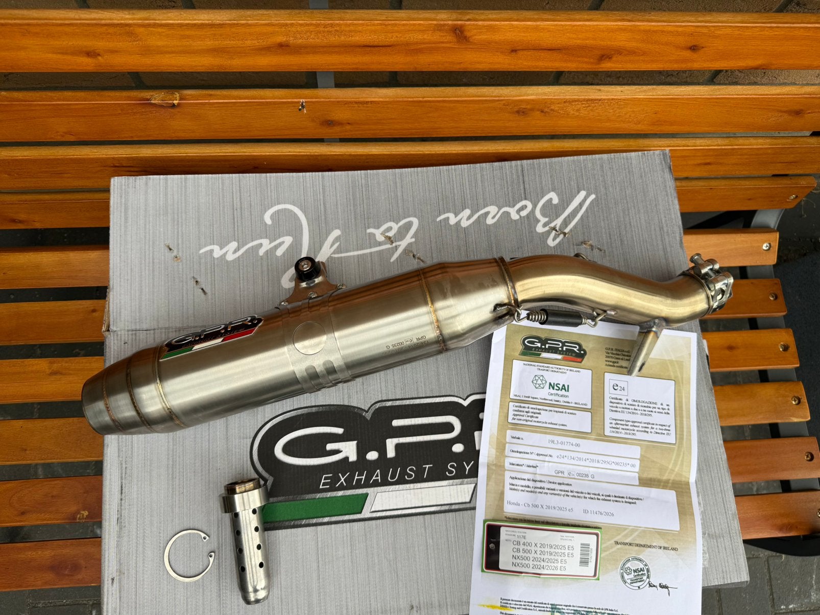 Dit is een G.P.R. Deeptone rvs  demper, Particulier