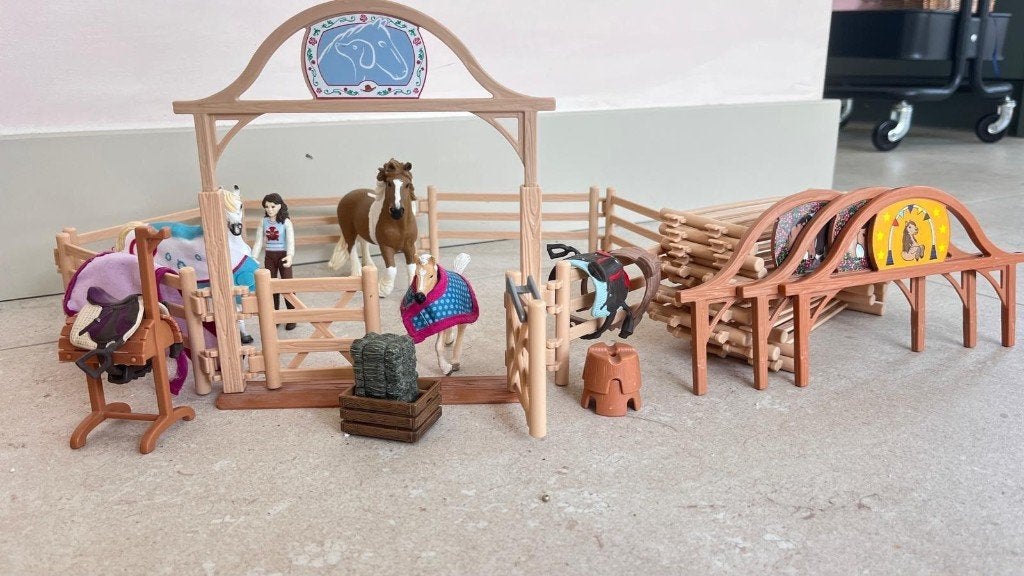 Schleich Horse Club weiland met extra hekjes en paarden, Ophalen of Verzenden, Zo goed als nieuw, Jongen of Meisje