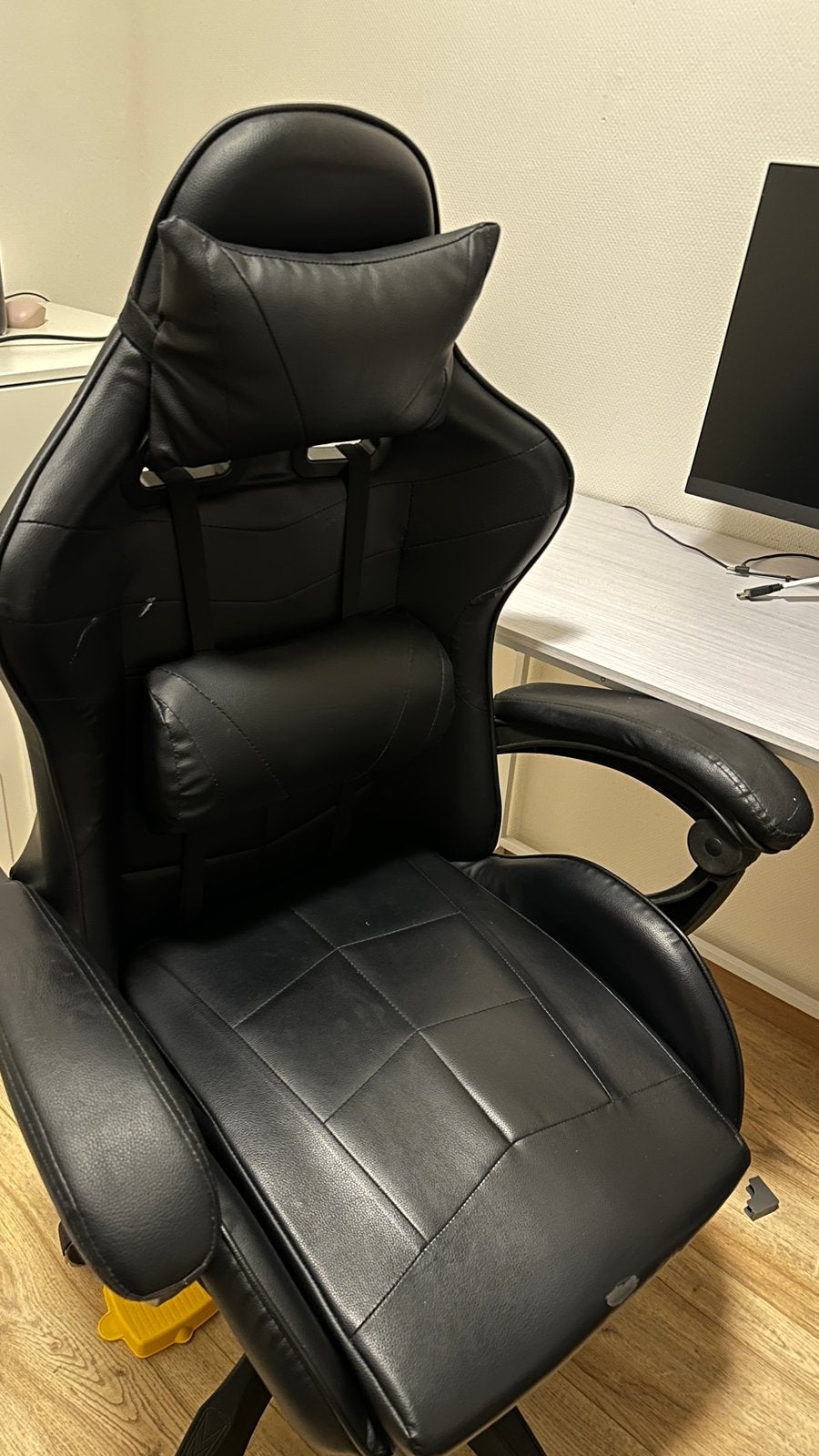Gaming stoel, Hp Monitor, Bureautafel.