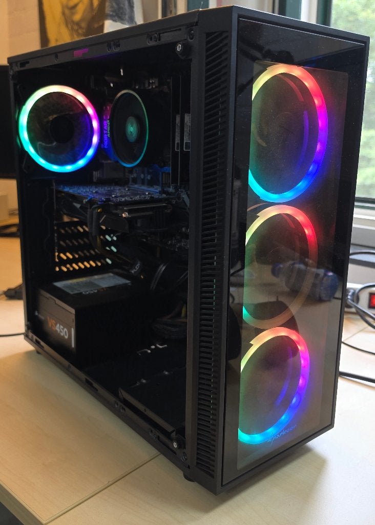 PC met videokaart, Computers en Software, Desktop Pc's, Ophalen, Zelf gebouwde pc, AMD Ryzen 5, Zo goed als nieuw