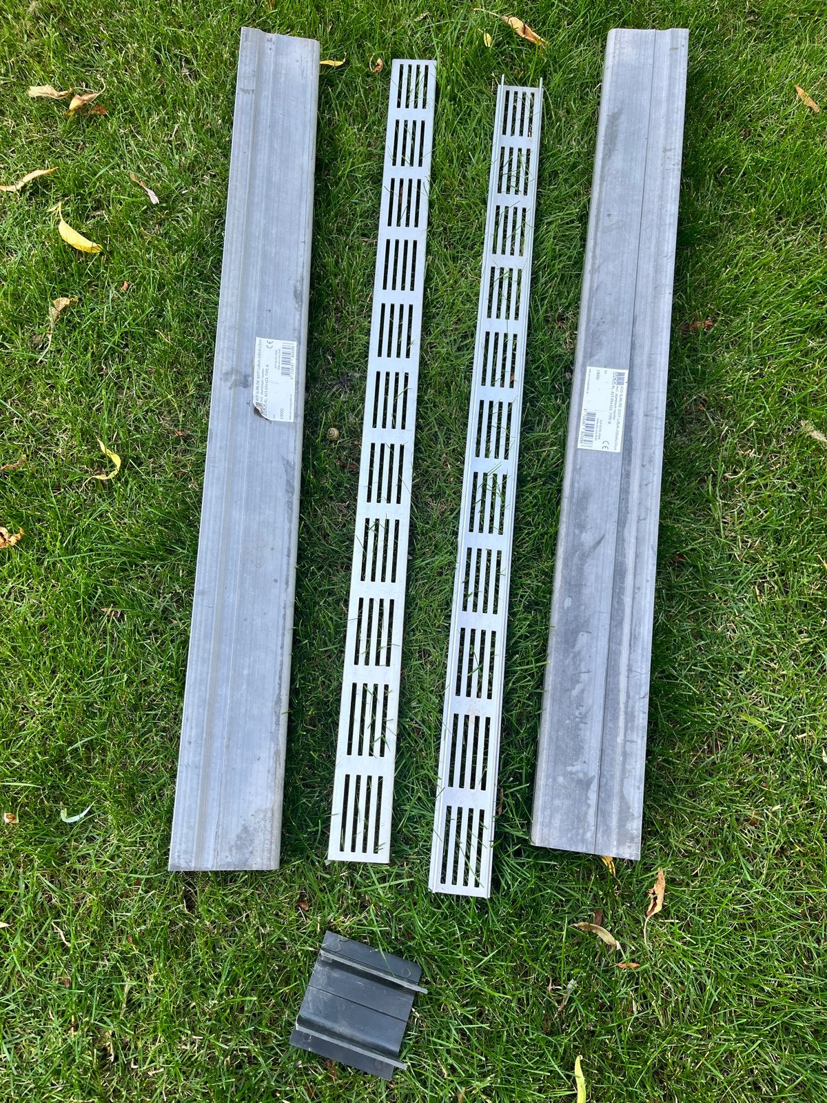Aco Slimline Goot - 2x 1m met rooster en koppelstuk, Ophalen of Verzenden, Gebruikt