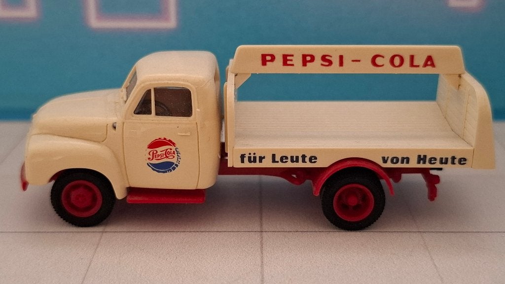 Brekina 1:87 Opel Blitz drankenopbouw Pepsi-Cola (vergeeld), Ophalen of Verzenden, Gebruikt, Auto, Brekina