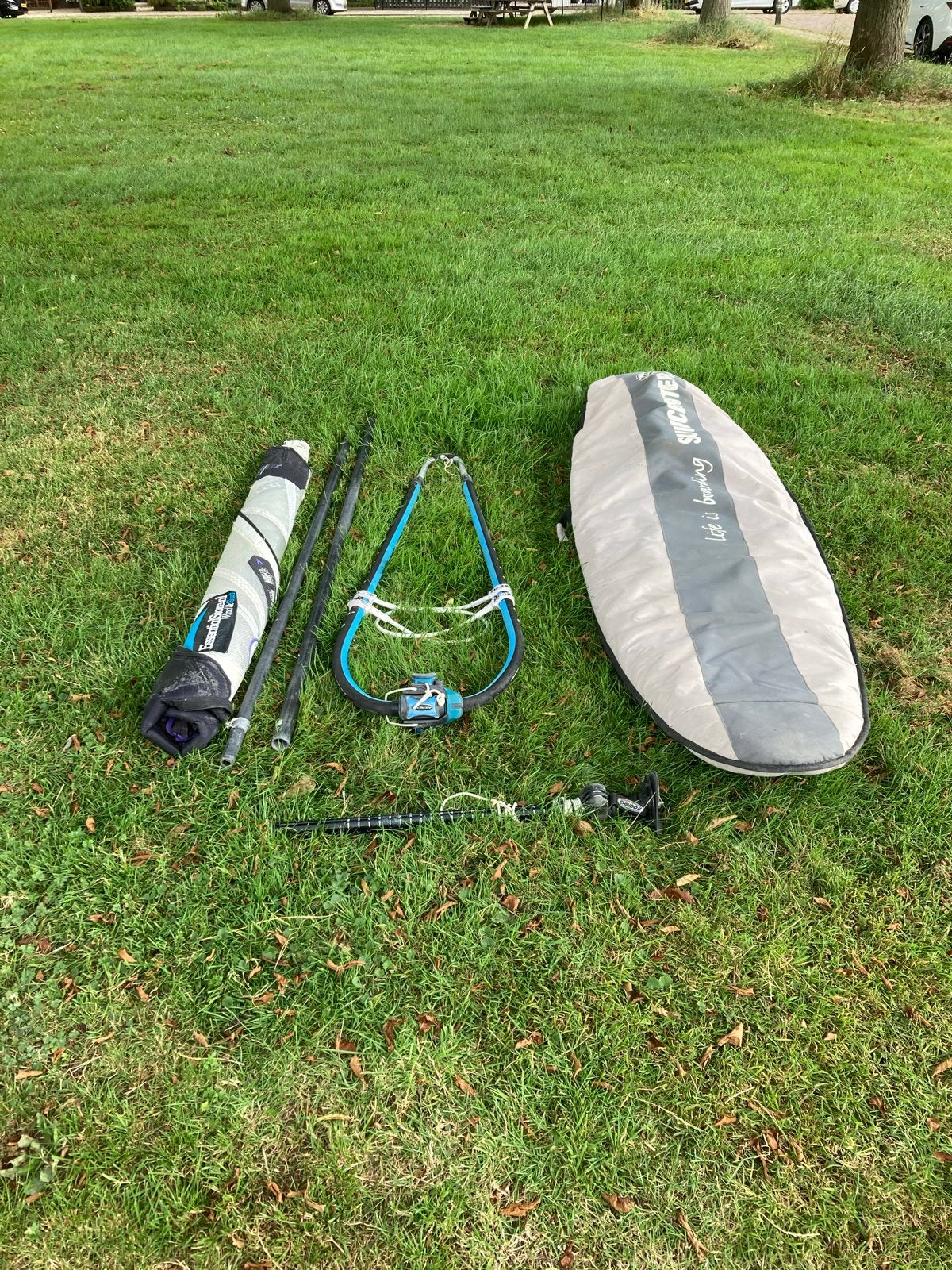Foto 2 van Complete windsurfset Starboard Quad 82 L 3.9 Goya zeil