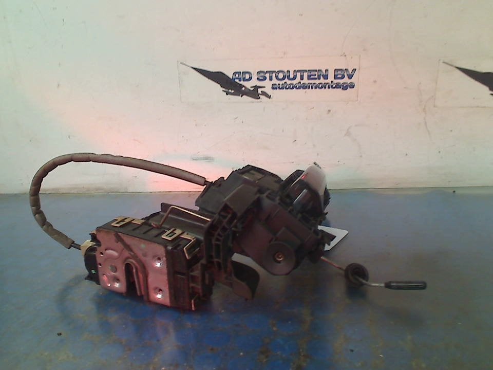 Portierslot Links Voor Mercedes-Benz A (W176) 2012 M12284, Gebruikt, Mercedes-Benz AG, Mercedes-Benz, Mercedesstraße 120, Stuttgart 70372, , Duitsland