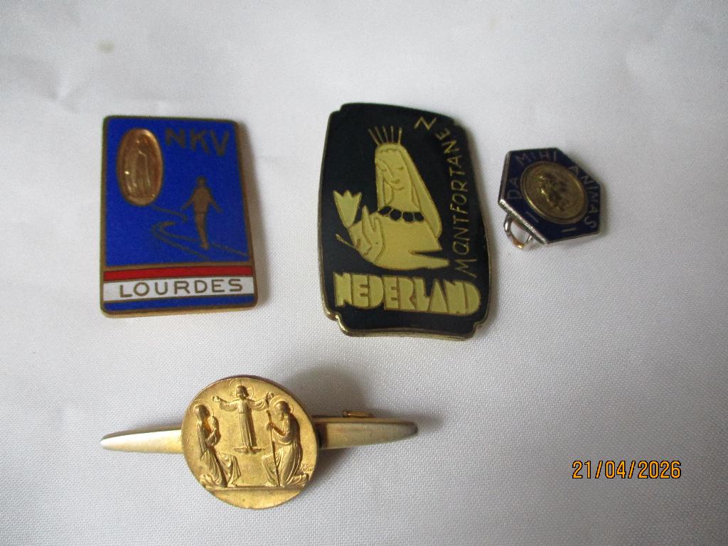 medaille`s pelgrim tochten Lourdes, Montfortanen etc, Ophalen of Verzenden