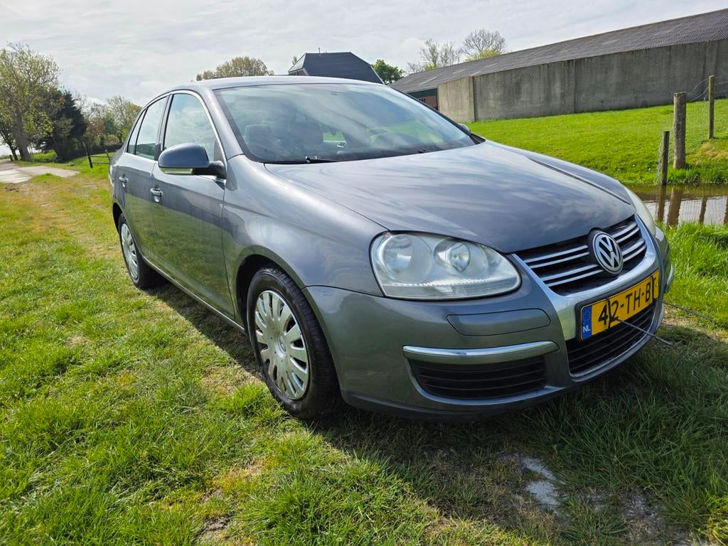 Volkswagen Jetta 1.6 FSI 85KW 2006 Grijs, Voorwielaandrijving, Stof, 4 cilinders, 1246 kg