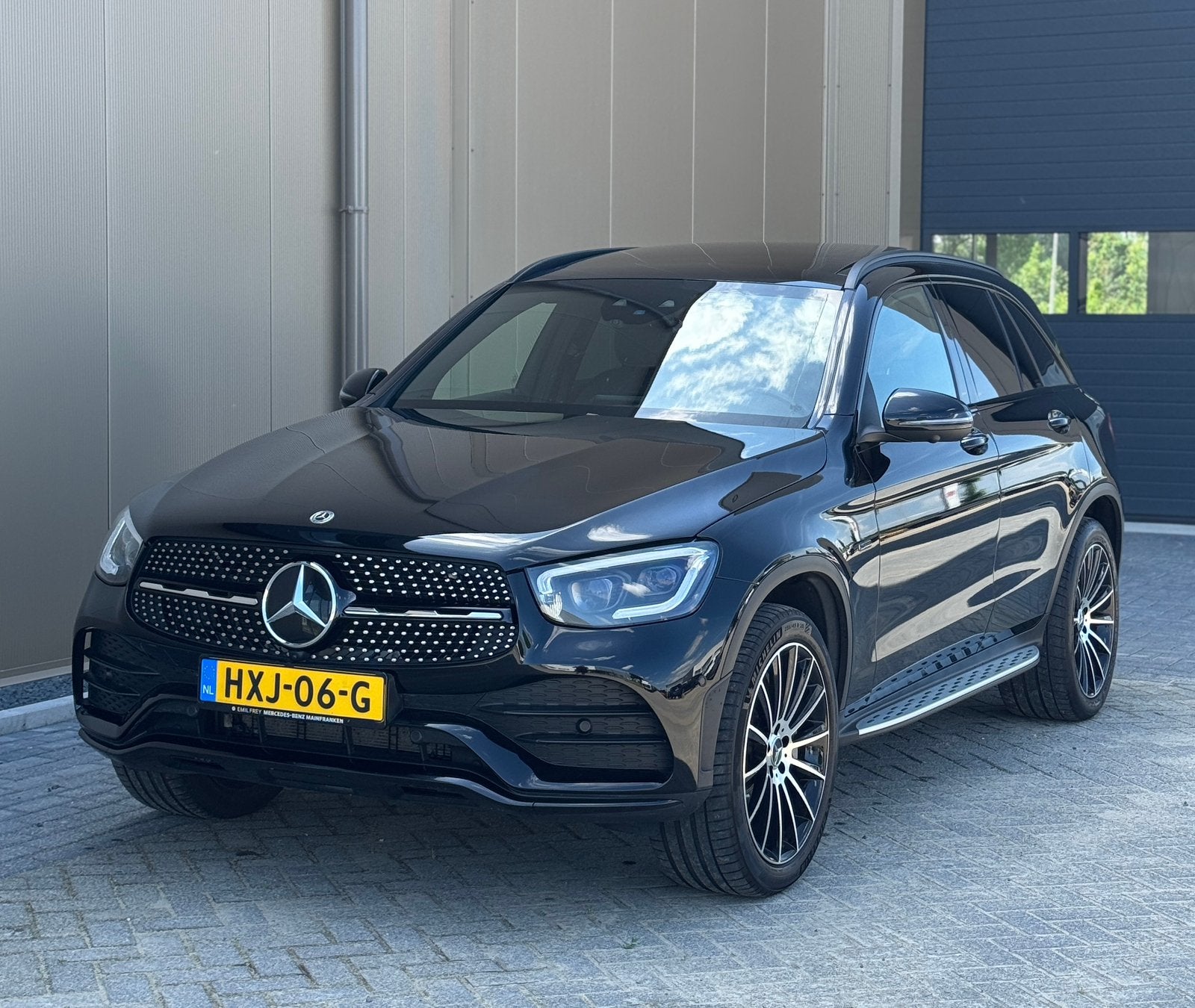 Mercedes-Benz GLC 300e 320pk AMG 4MATIC 9G-TRONIC 2021 Zwart, Automaat, 4 cilinders, 2000 kg, Parkeerassistent