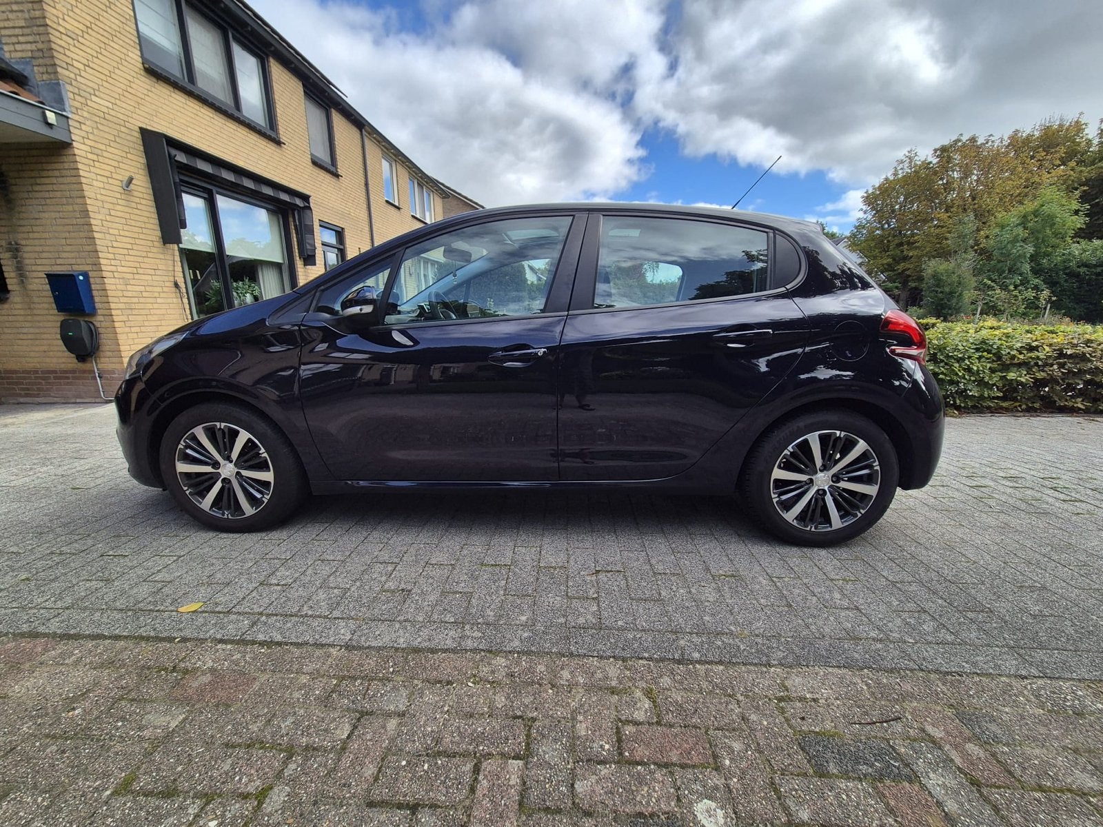 Peugeot 208 1.2 VTI 60KW/82PK 5-D 2017 Blauw, Auto's, Voorwielaandrijving, Stof, 1199 cc, Blauw