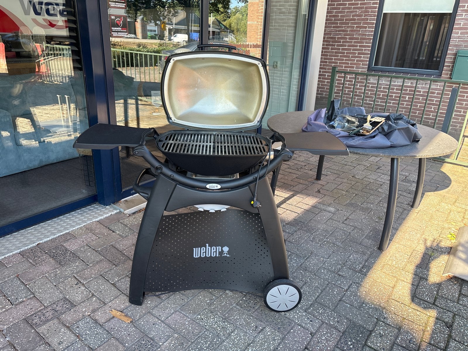 Weber Q2400 Elektrische Barbecue met Onderstel en Accessoire, Ophalen of Verzenden, Zo goed als nieuw