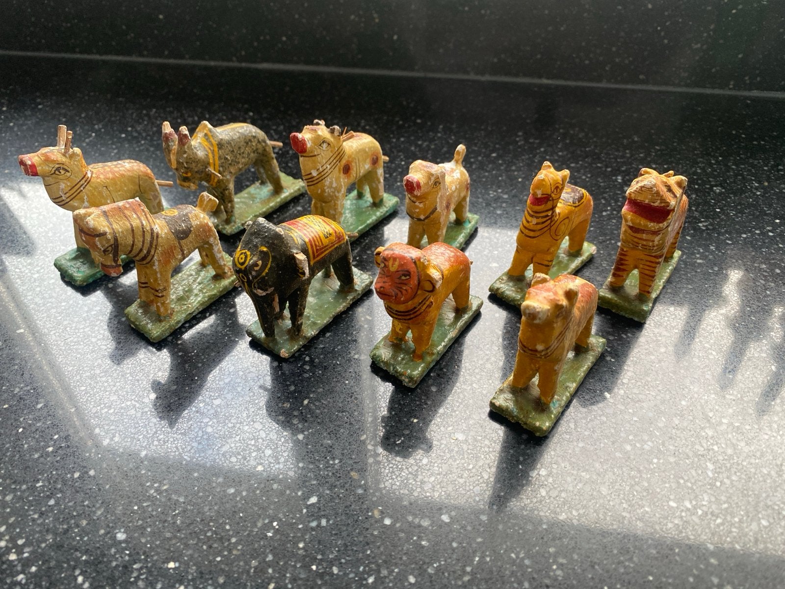 10 handgeschilderde houten Indiase dierenbeeldjes, Ophalen, Gebruikt