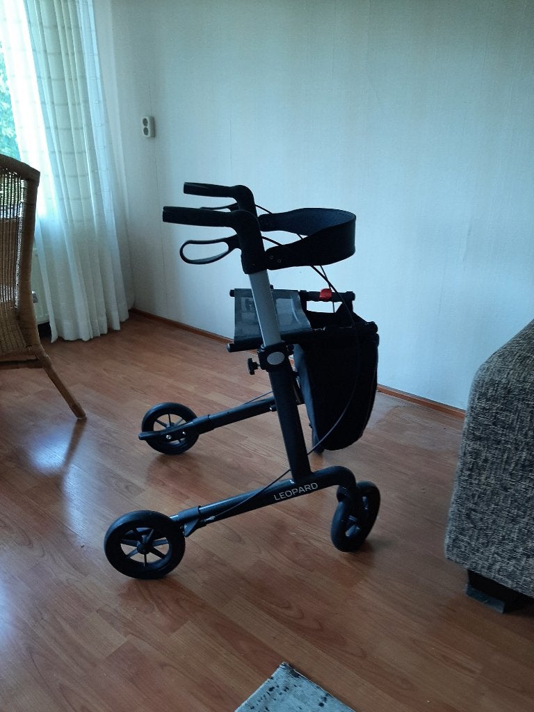 rollator leopard, Ophalen, Zo goed als nieuw