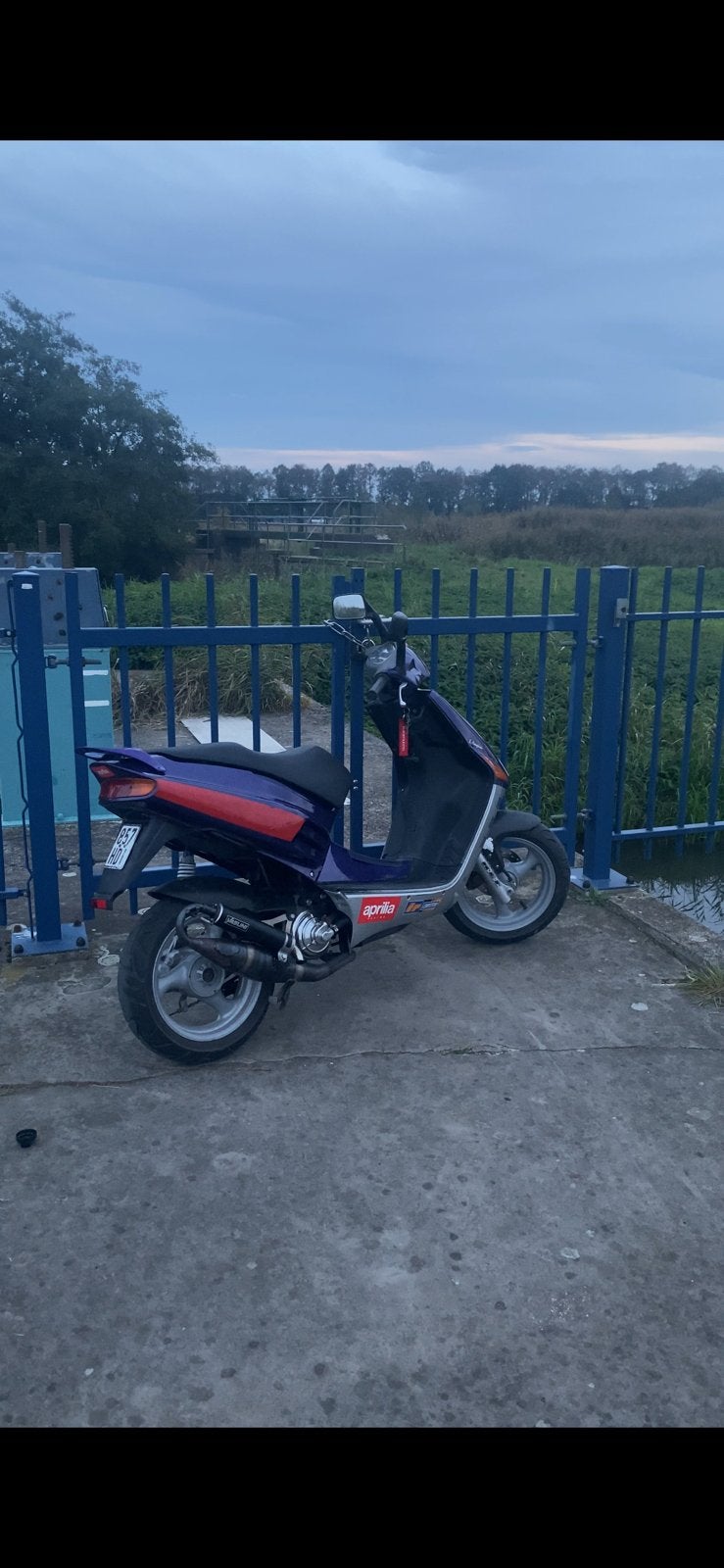 aprilia sr50 perugini mooie staat, Ophalen, Zo goed als nieuw, 1 kind