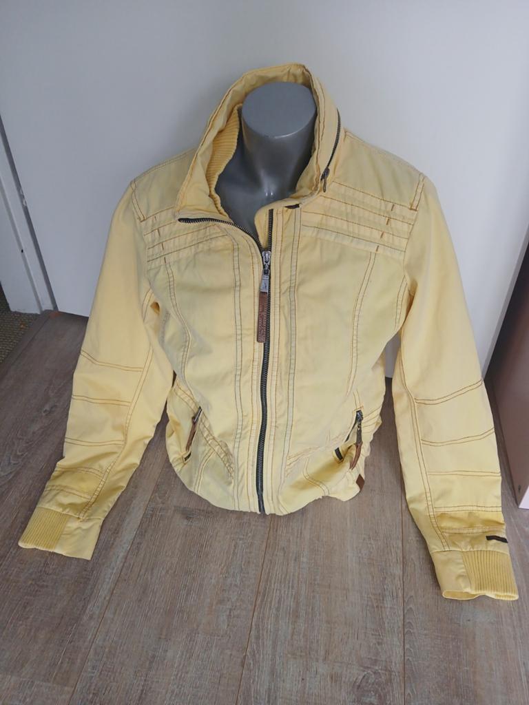 Squecto Gele Jas Maat 36 - Nieuw met labels, Geel, Nieuw, Ophalen of Verzenden, Squecto