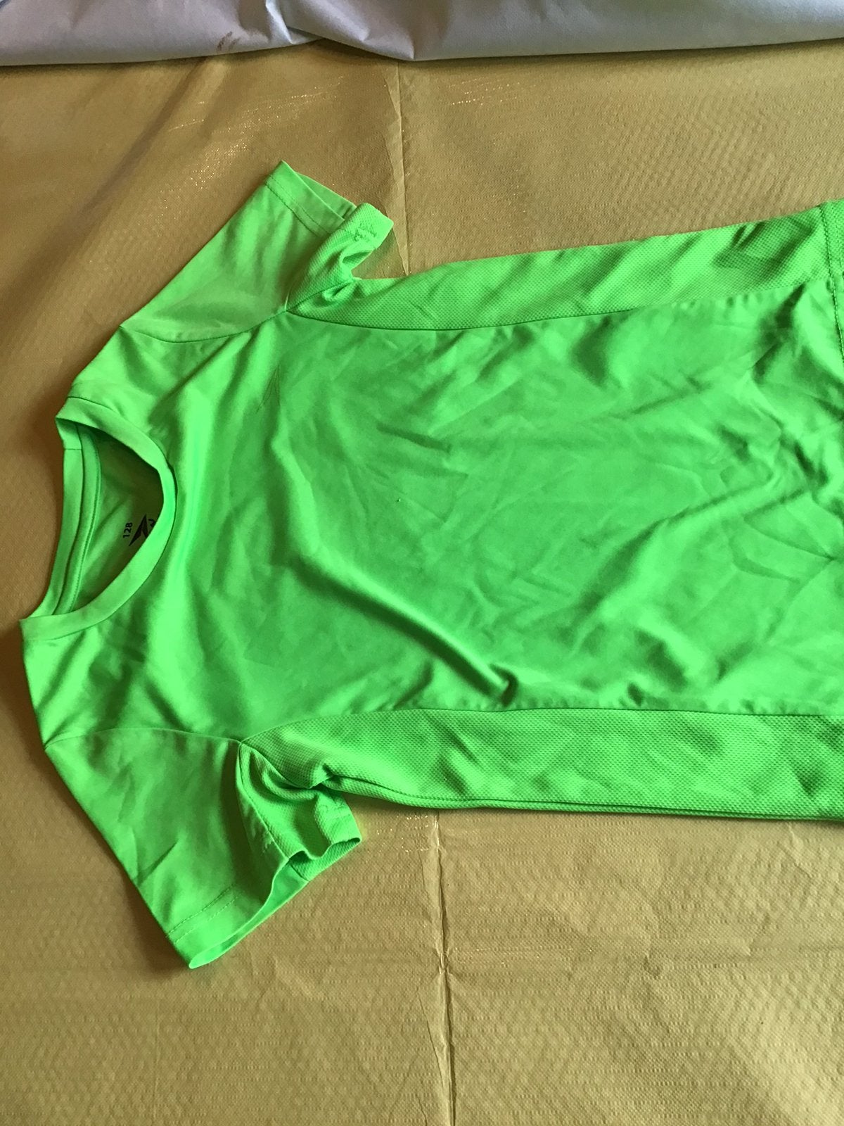 Fluoriserend groen T shirt maat 128 Dutchy, als nieuw, Ophalen of Verzenden, Zo goed als nieuw, Shirt of Longsleeve