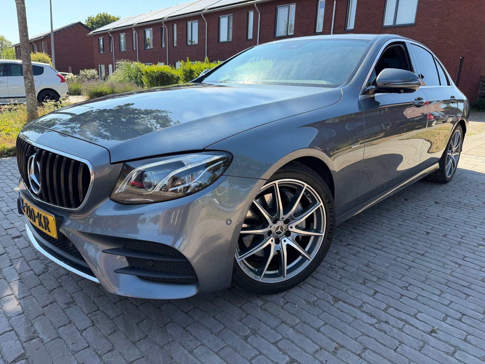 Mercedes-Benz E-Klasse E200 197pk 9G-TRONIC 2021 Grijs, Auto's, Automaat, Achterwielaandrijving, Zwart, Parkeerassistent